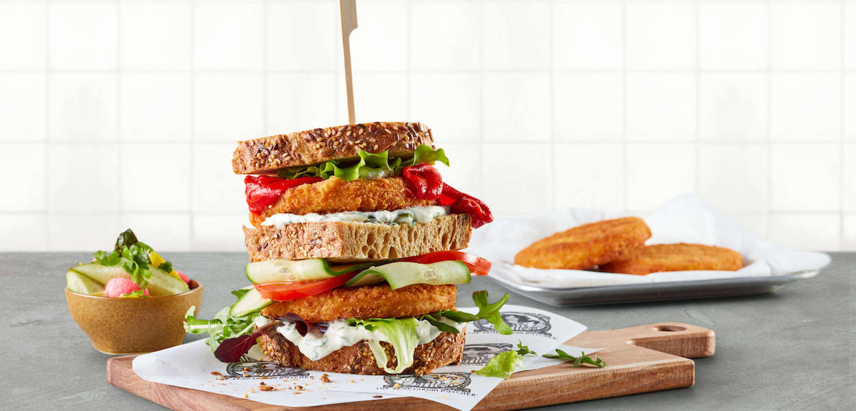 „The Vegetarian Butcher“ bringt einen neuen „Crispy NoChicken Burger“ in die Gastroküchen.