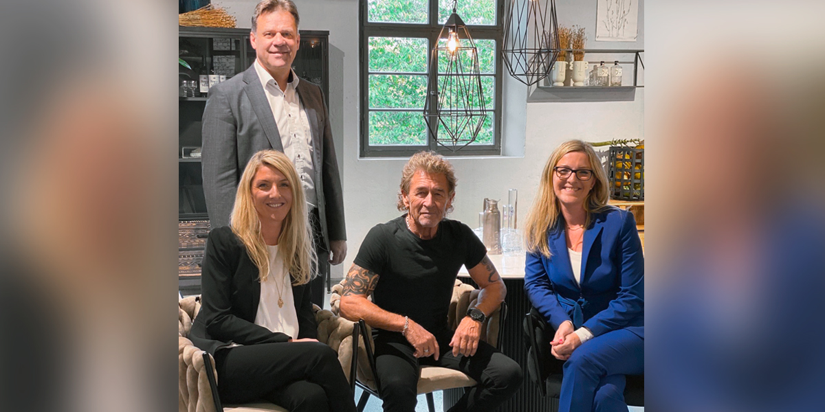 Peter Maffay mit der Inhaberfamilie Thomas Fischer, Katrin Fischer-Gehring und Julia Hennemann (v.l.n.r.). Foto: Gutmann Factory